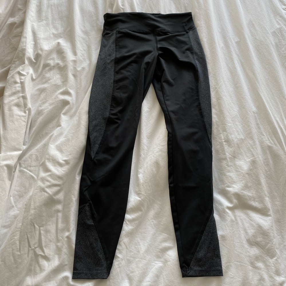 Black leggings with grey side panels